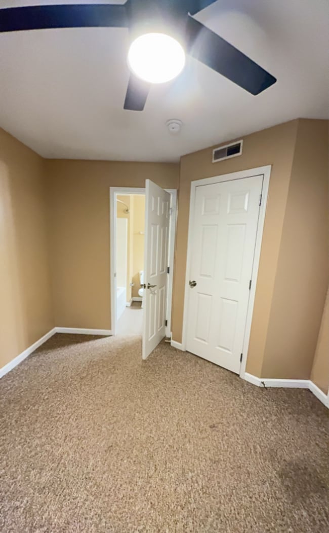 Building Photo - Laurel Station 3bed/2bath for $2550/month (entire unit)! Monthly rent includes TWO assigned parki...