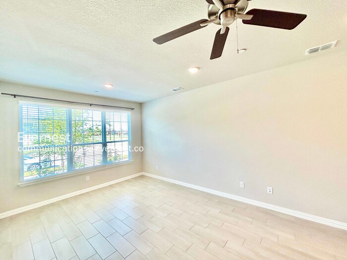 Building Photo - 3030 Willow Wood Ct