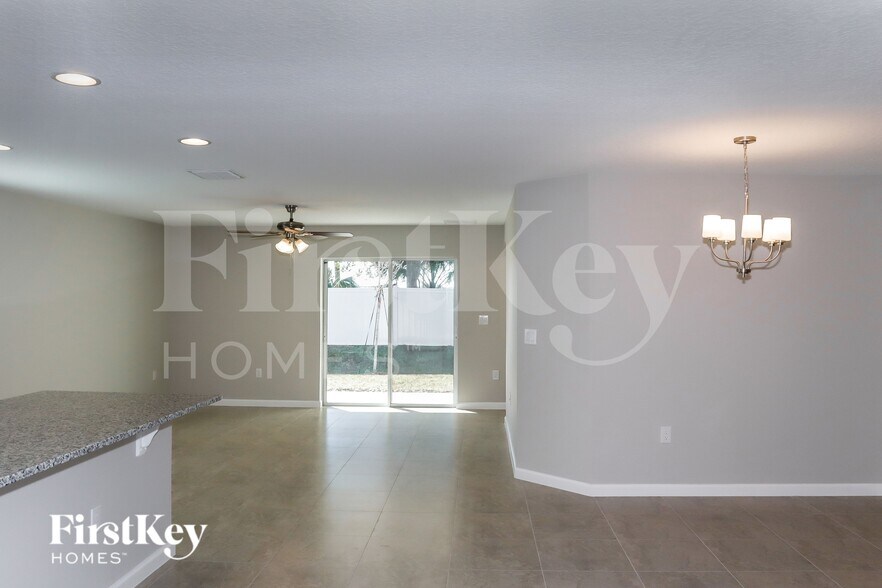 Building Photo - 445 Earhart Dr