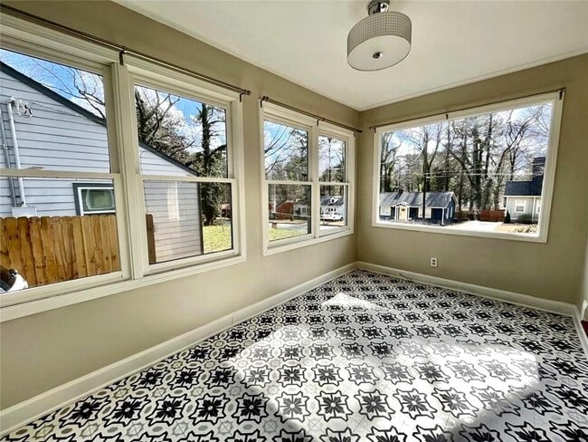 Building Photo - 1449 Lynford Dr SW