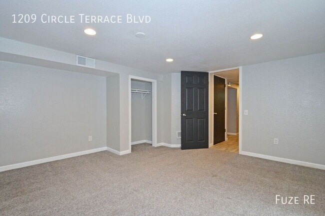 Building Photo - 1209 Circle Terrace Blvd NE