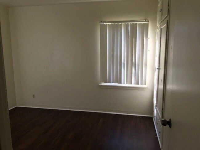 Building Photo - 509 Wilson Ave