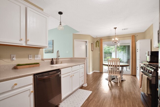 Building Photo - 24826 Broad Pine Dr