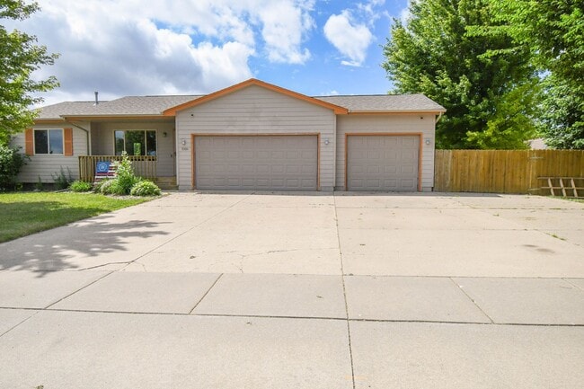 Building Photo - Spacious Ranch Home with 3-Car Garage, Finished Basement & Fenced Yard!