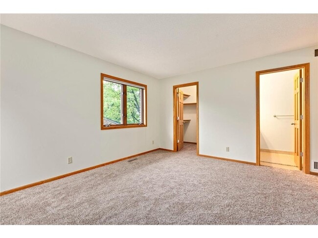 Building Photo - 5546 Village Dr