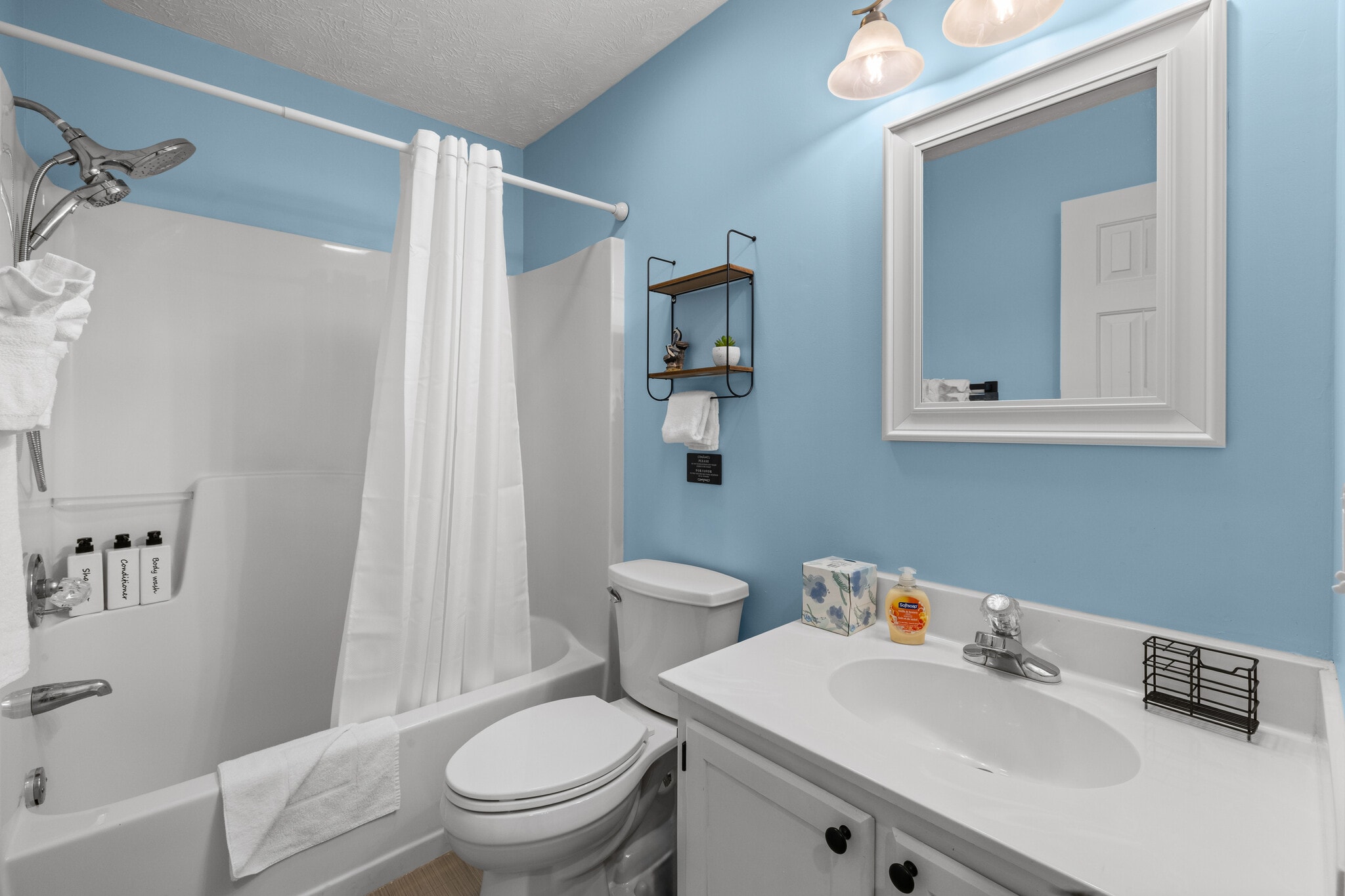 Building Photo - 557 White River Dr