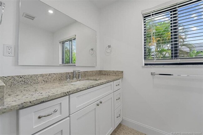 Building Photo - 1134 NW Spruce Ridge Dr