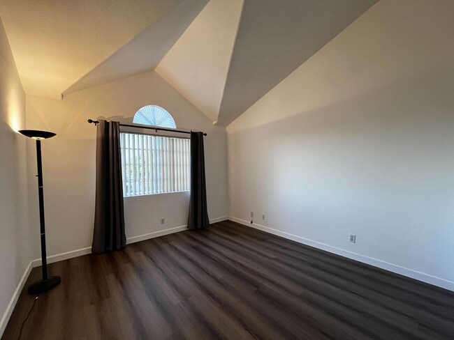 Building Photo - Comfortable 3-Bedroom Home in Prime La Pue...