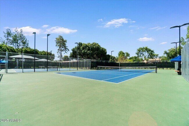 Building Photo - 5200 S Lakeshore Dr