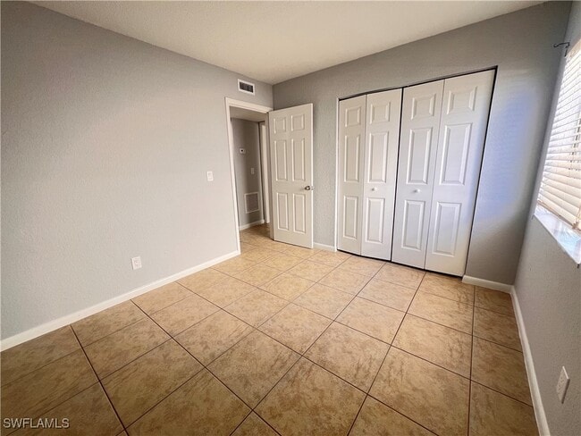Building Photo - 4601 Bayshore Dr