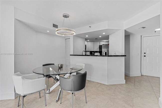 Building Photo - 5880 Collins Ave