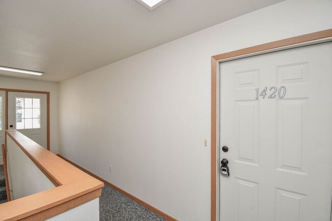Building Photo - 1420 E Redwood Blvd
