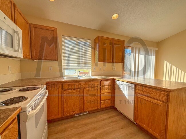Building Photo - Beautiful Gleneden Heights Home