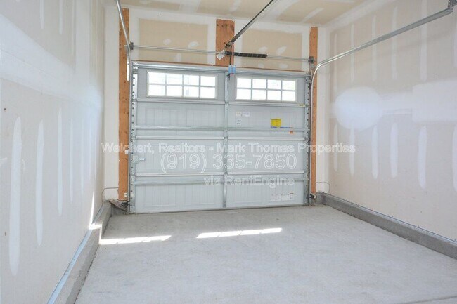 Building Photo - 409 Vassar Dr