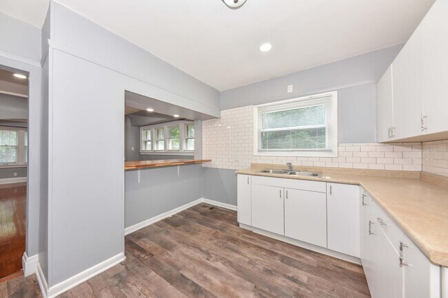 Building Photo - 4831 N 70th St
