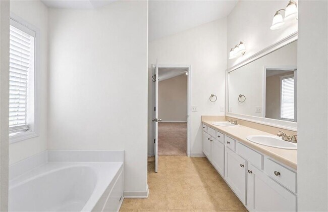 Building Photo - 8805 Penbrooke Ct