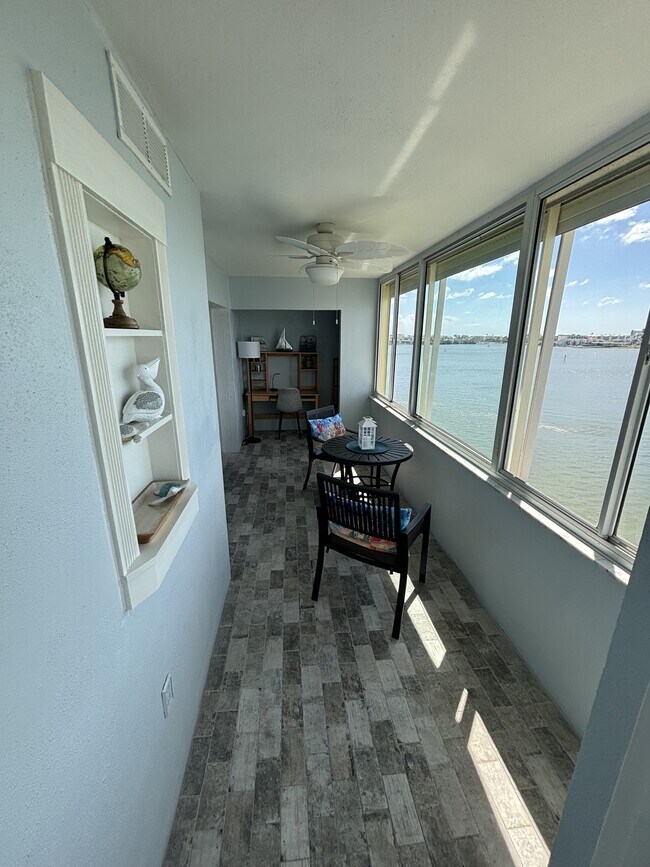 Building Photo - 4750 Cove Cir