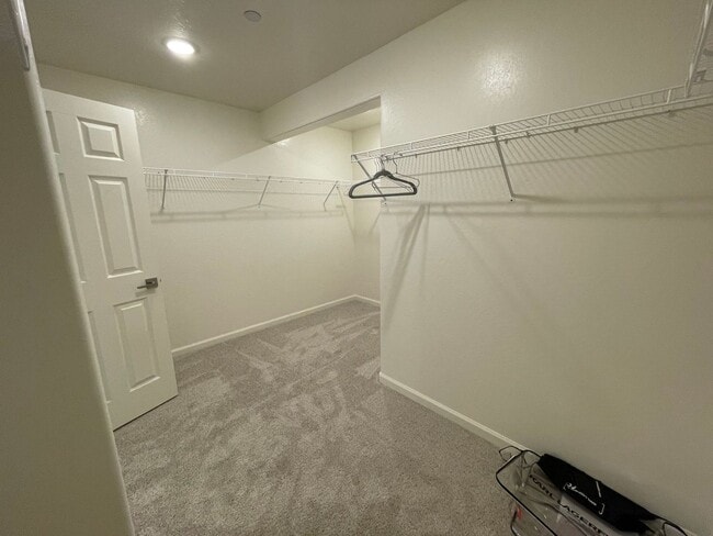 Building Photo - Spacious Modern Family Home in Prime Fresno Location!