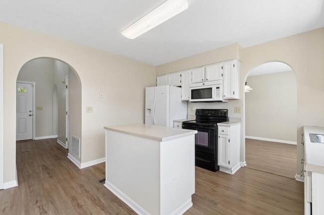 Building Photo - 4611 Thornoak Dr