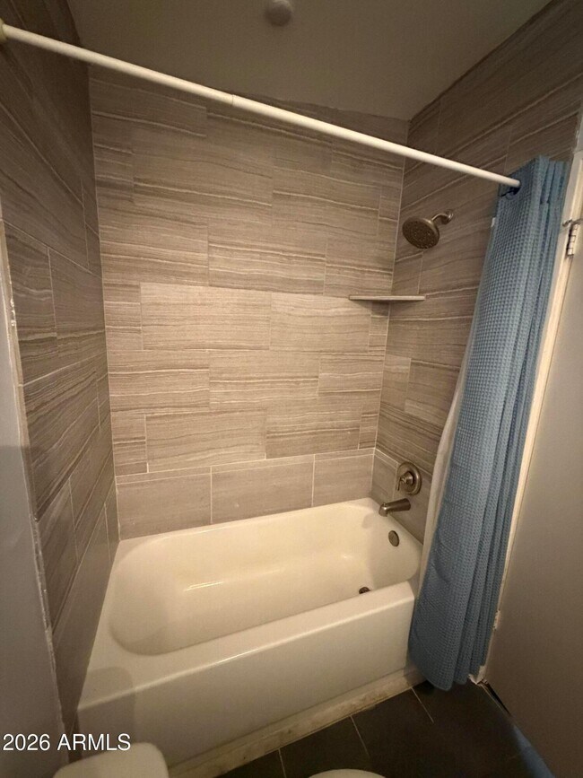 Building Photo - 717 E Granada Dr