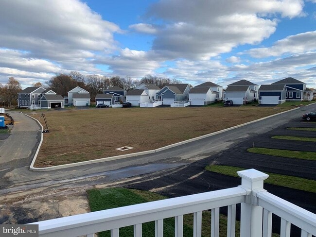 Building Photo - 868 Mapleton Ave