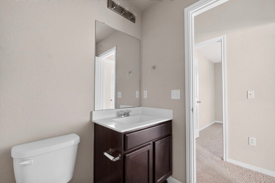 Building Photo - 402 Pentire Way