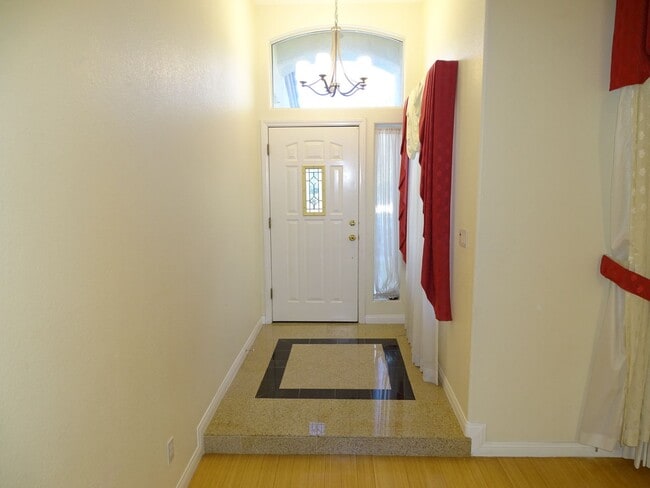 Building Photo - 5 BED Summerlin home w/ 1ST FLOOR BED AND 3/4 BATH