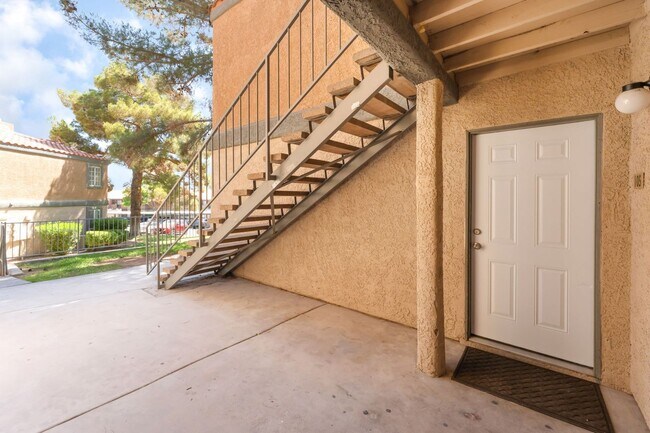 Building Photo - 230 Mission Newport Ln