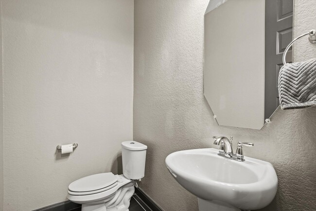 Building Photo - 14105 N Lake Branch Ln