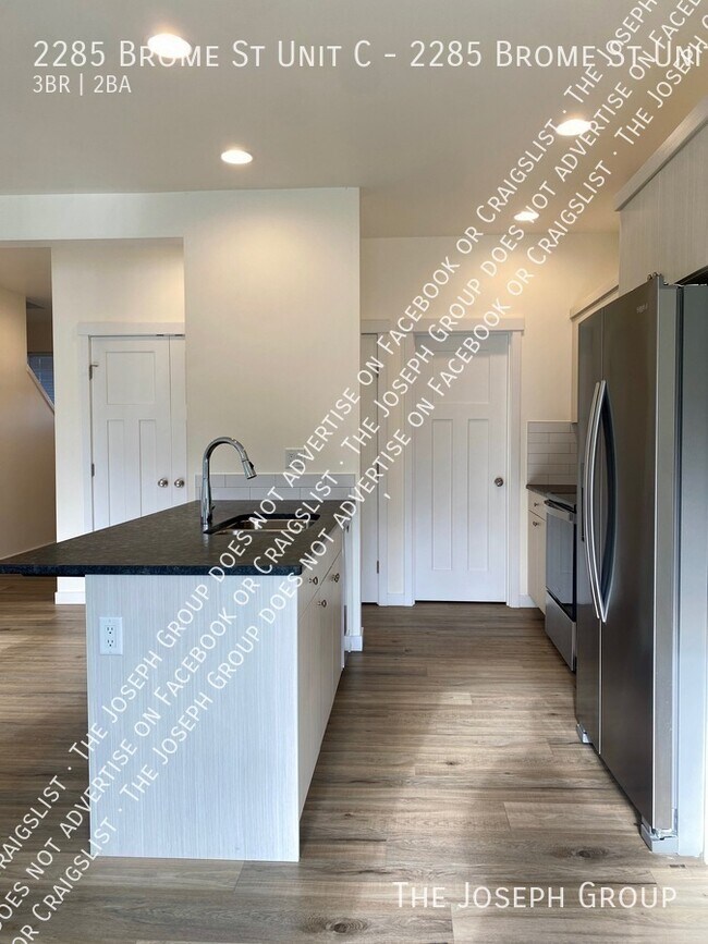 Building Photo - 2285 Brome St