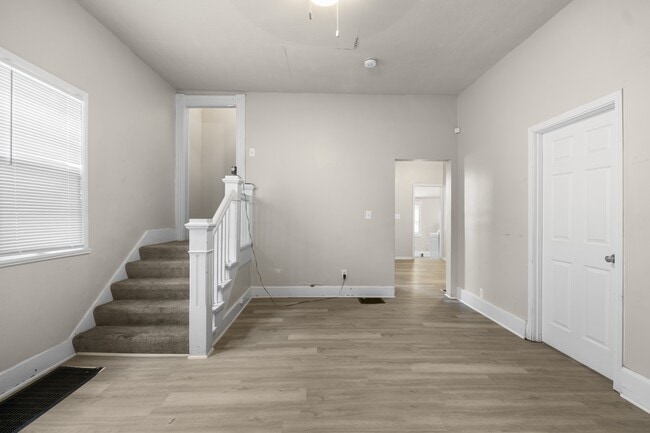 Building Photo - 1211 W 30th St