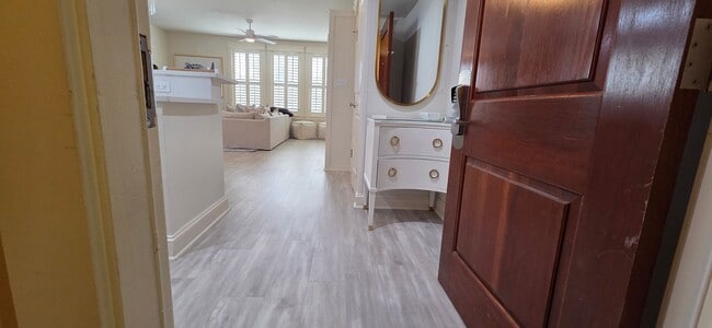 Building Photo - Recently remodeled condo near Baytown Wharf.