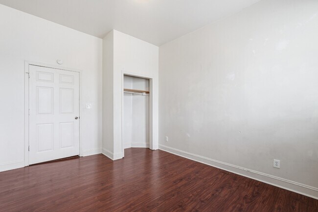 Building Photo - 309 W 41st St