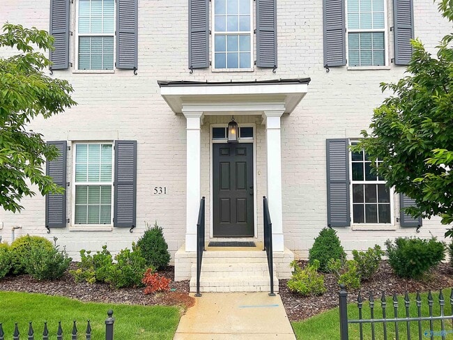 Building Photo - 531 Town Madison Blvd