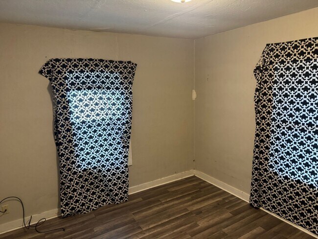 Building Photo - FinJ14