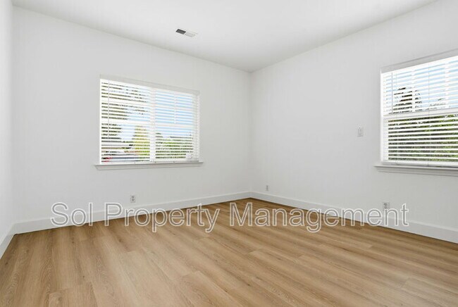 Building Photo - 2625 Howe St