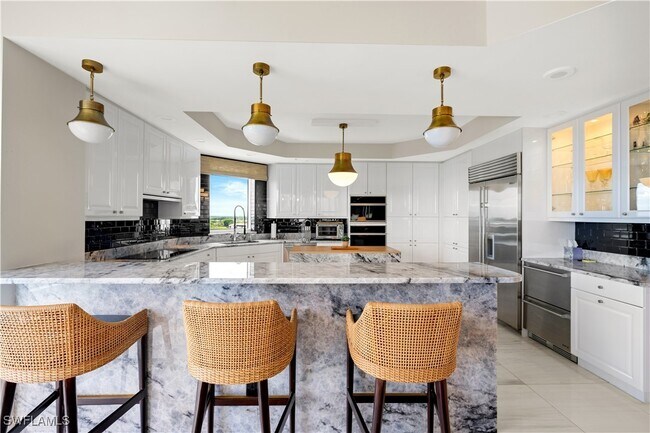 Building Photo - 7575 Pelican Bay Blvd