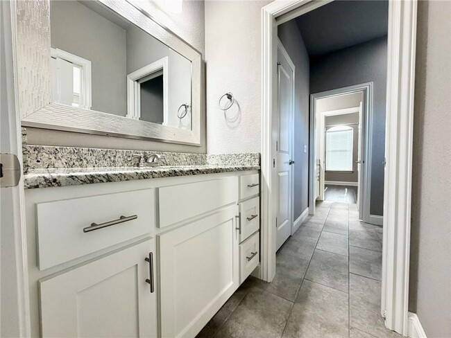 Building Photo - 1309 W Gum St