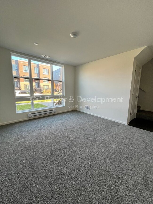 Building Photo - 1265 Lakepointe Dr