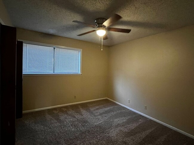 Building Photo - 211 Taos Dr