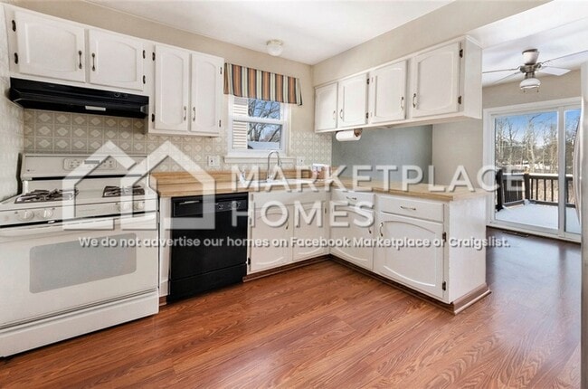 Building Photo - 42038 Cherry Hill Rd