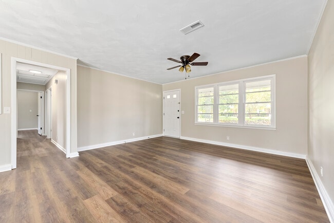 Building Photo - 201 Roberts St