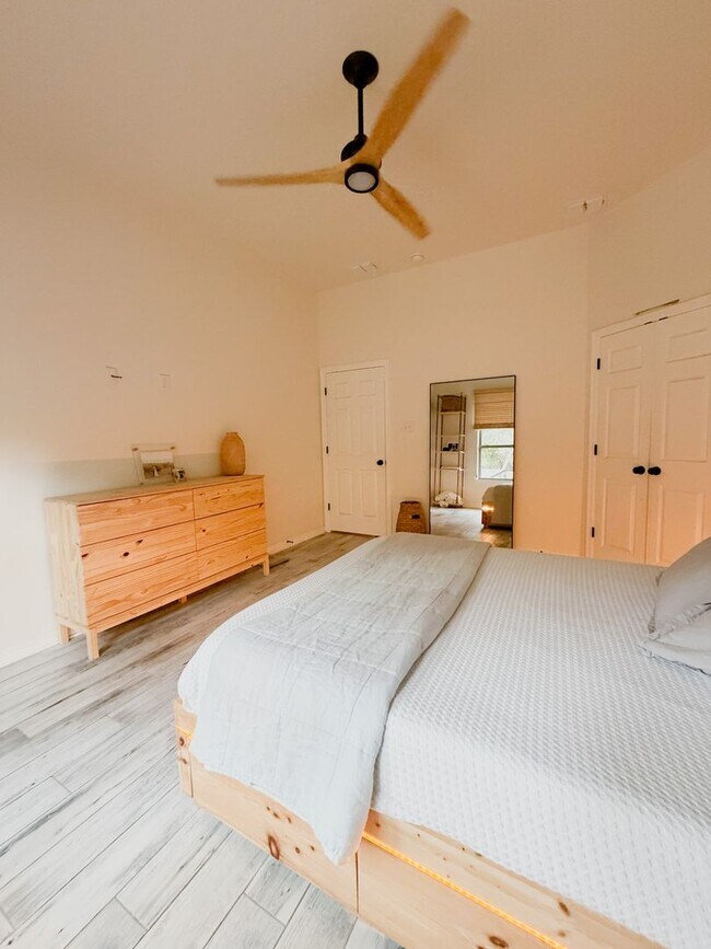 Building Photo - Gorgeous Home - MUST SEE!!