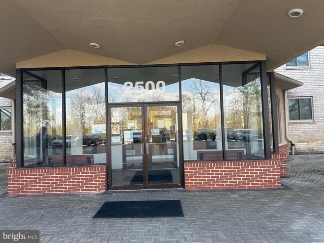 Building Photo - 2500 N Van Dorn St