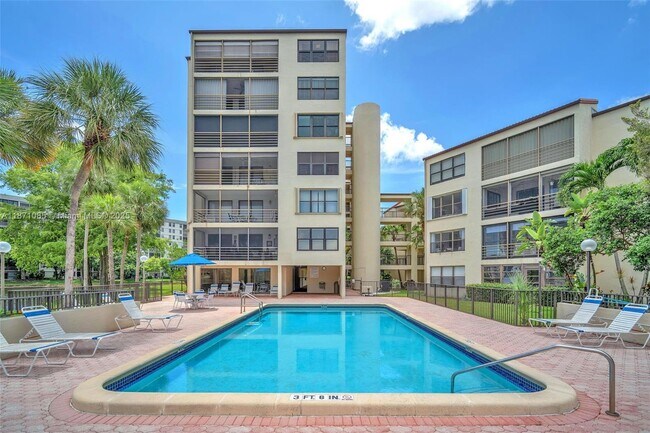 Building Photo - 2311 S Cypress Bend Dr