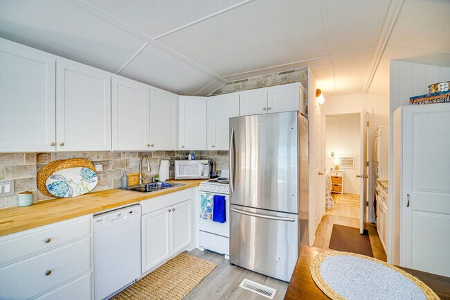 Building Photo - 1161 Nettles Blvd