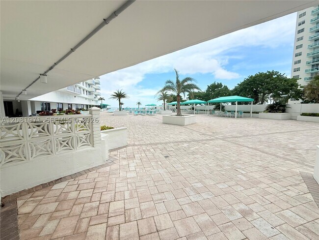 Building Photo - 3725 S Ocean Dr