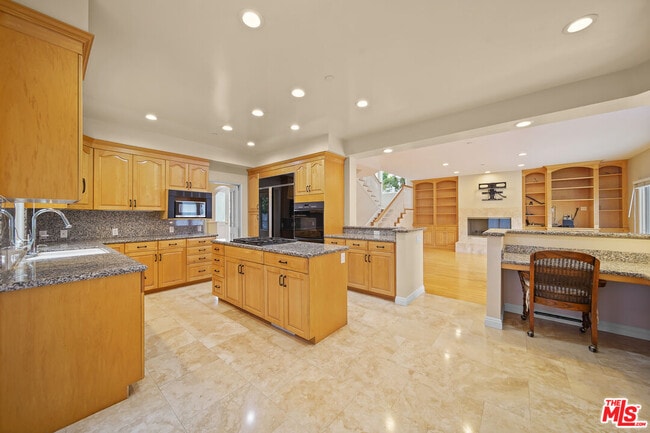 Building Photo - 248 S Swall Dr