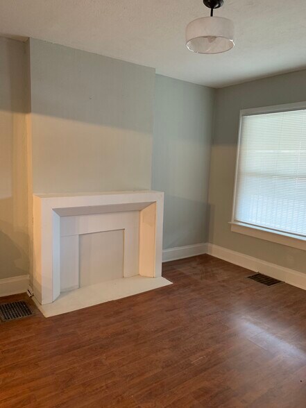 Building Photo - 1157 E Whittier St