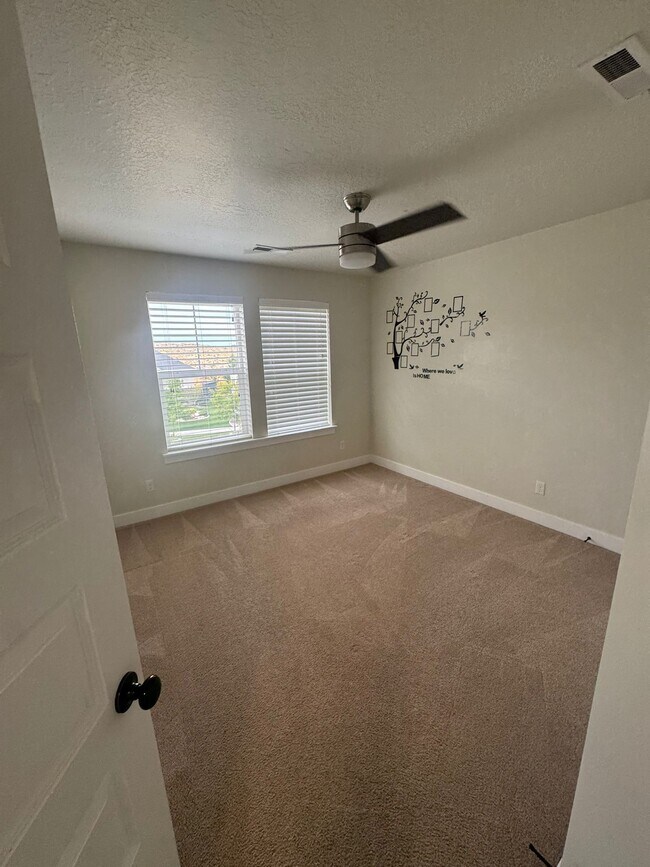 Building Photo - 1109 W Meridian Dr